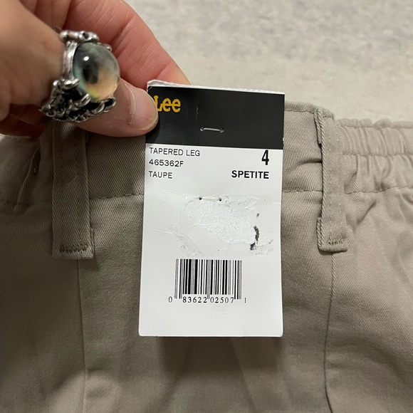 NWT Women’s Size 4 (26 X 27) Lee Tapered Leg Relaxed Fit Mid Rise Pants In Tuape - Picture 4 of 10